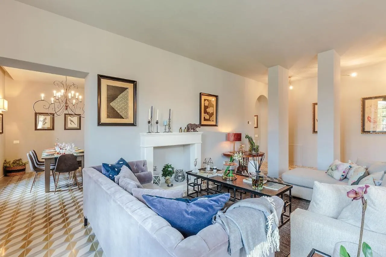 Puccini Penthouse With Terrace Inside Lucca Apartment