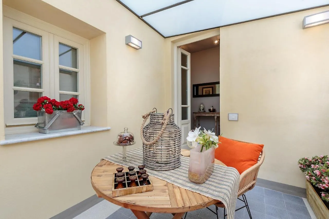 Puccini Penthouse With Terrace Inside Lucca Apartment